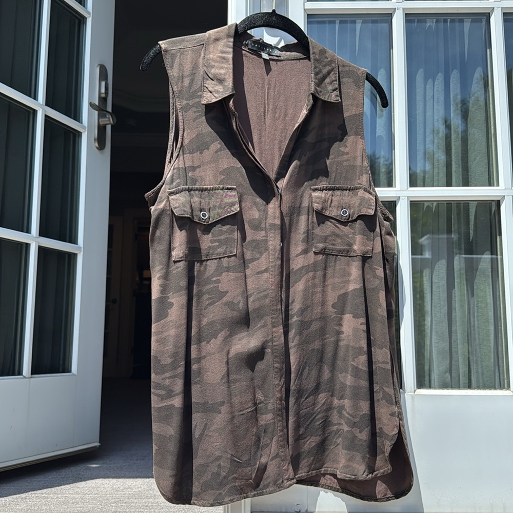 Sanctuary camo sleeveless top